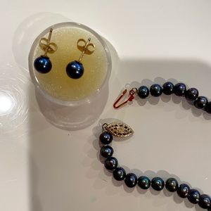 AUTHENTIC BLACK PEARL NECKLACE w BONUS PEARL STUD EARRINGS- 16”